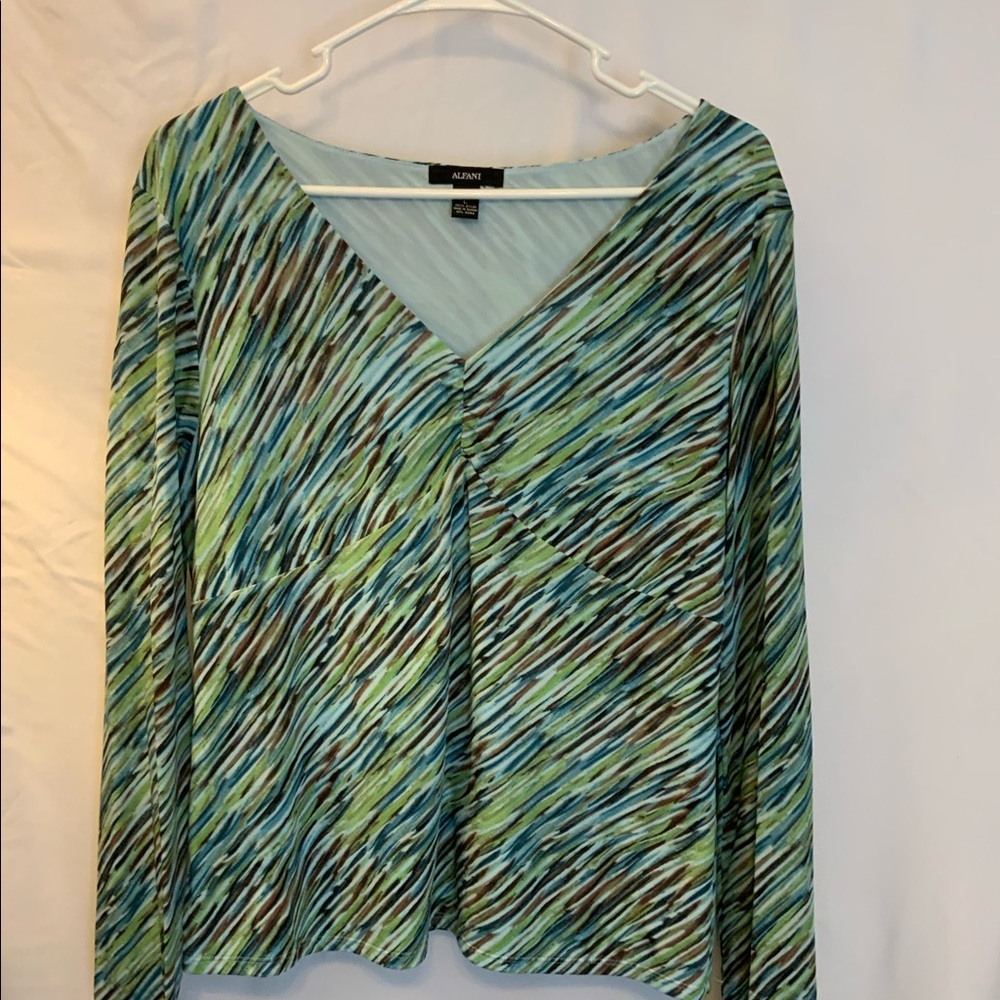 Lightweight v-neck top